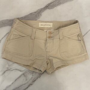 Abercrombie & Fitch Khaki Shorts (00)
